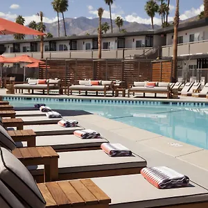 V 4*, Palm Springs USA
